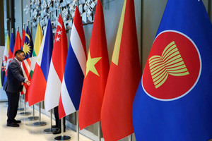 Rộ tin đồn ASEAN từ bỏ đồng USD, sự thật ra sao?