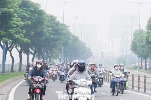 Lý giải hiện tượng sương mù dày đặc ở TPHCM sáng nay