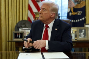 Giá xăng dầu lao dốc sau ‘cơn bão thuế quan’ từ ông Trump