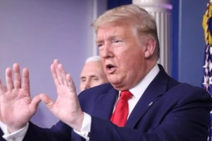 Giá vàng chao đảo, cổ phiếu bị bán tháo sau quyết định gay gắt của ông Trump