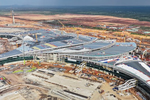 'Vượt nắng thắng mưa' với hơn 14.000 công nhân, 3.000 thiết bị cần mẫn: Siêu sân bay lớn nhất Việt Nam sắp đón chuyến bay kỹ thuật đầu tiên