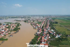 Hà Nội tính xây cống qua đường sắt gặp sự cố, di dời 800 hộ dân vào trong đê