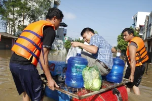 Vẫn còn hơn 12.000 nhà bị ngập do mưa lũ