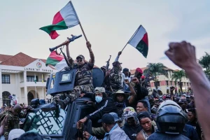 Tổng thống Madagascar báo động đảo chính giữa làn sóng biểu tình kiểu Nepal