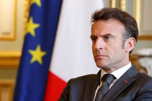 Tổng thống Pháp Emmanuel Macron phớt lờ yêu cầu từ chức