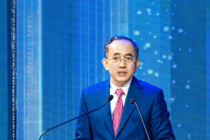 Một ứng viên giáo sư là tỷ phú sàn chứng khoán Việt
