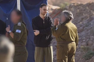 Phong trào Hamas trả tự do cho những con tin Israel đầu tiên