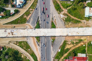 Sắp hoàn thành tuyến đường gần 4.000 tỷ xuyên rừng ngập mặn, kết nối đến cảng nước sâu lớn nhất Việt Nam