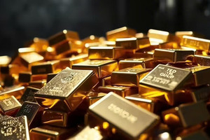 Giá vàng tăng dựng đứng rồi bất ngờ rơi khỏi đỉnh lịch sử: Điều gì đã xảy ra?