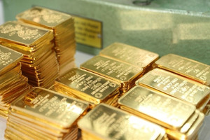 Giá vàng lập kỷ lục mới, cổ phiếu PNJ bất ngờ tăng trần