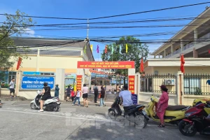 Phụ huynh 'tá hỏa' phát hiện trứng bốc mùi tại bếp ăn trường tiểu học ở Hà Nội: Lộ nhiều sai phạm