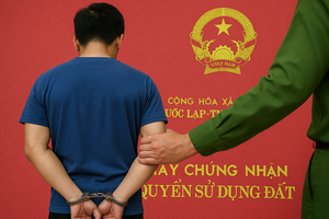 Bắt khẩn cấp cán bộ địa chính sinh năm 1987