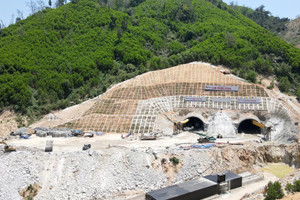 Đèo Cả vừa đào thông nhánh trái phía Tây hầm Phượng Hoàng dài 1,7km