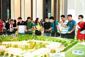 Địa ốc ‘nóng’ trở lại: Novanland, Đất Xanh ồ ạt tuyển người, bung hàng đón sóng cuối năm