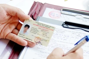 CSGT Hà Nội khuyến khích người dân đổi GPLX sang thẻ nhựa