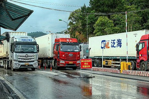 Đường vào cửa khẩu hiện đại nhất ASEAN được mở rộng lên 8 làn xe