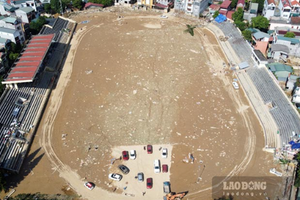 Cảnh tan hoang của sân vận động tại tỉnh biên giới giáp Trung Quốc, nơi Chủ tịch Hồ Chí Minh từng ghé thăm