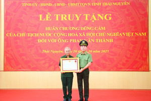 Truy tặng Huân chương Dũng cảm cho Tổ trưởng an ninh lao vào dòng lũ cứu 3 cháu nhỏ