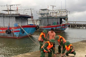 Huế dự báo mưa lớn trên 500mm, kêu gọi tàu thuyền vào bờ