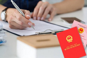 Từ giờ, mua đất sau khi kết hôn có thể đứng tên sổ đỏ một người không?