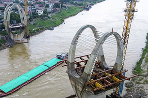 Cây cầu 1.800 tỷ thay thế cây cầu hơn 100 tuổi sẽ bị phá dỡ ở Hà Nội dần thành hình, mục tiêu thông xe trong năm sau