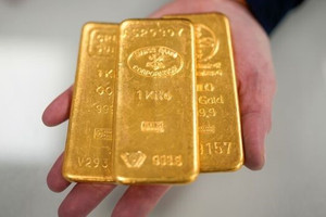 Giá vàng tối nay 22/10: Vàng mất mốc 4.020 USD/ounce, tiếp tục điều chỉnh sau cú giảm giá sốc
