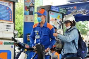 Giá xăng dầu giảm đồng loạt từ 15h chiều nay