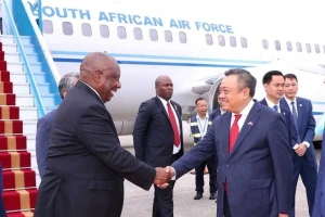 Tổng thống Nam Phi tới Hà Nội, bắt đầu thăm chính thức Việt Nam