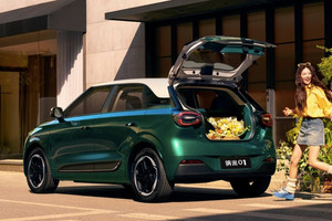 ‘Vua xe tải’ tại Việt Nam vừa mở bán mẫu hatchback giá chỉ 221 triệu: Đẹp ngang Suzuki Swift, đi một mạch từ Hà Nội đến Nghệ An mới phải sạc điện