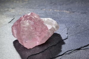 Phát hiện viên kim cương hai màu hiếm có nặng 37,41 carat