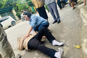 Nữ Giám đốc bệnh viện kịp thời cứu người gặp nạn giữa đường