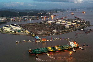 Trung Quốc bất ngờ ngừng mua dầu Nga sau lệnh trừng phạt mới từ Mỹ, chuyện gì đây?