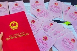 Từ nay, Hà Nội tạm ngừng thu hồ sơ giấy khi giải quyết thủ tục sổ đỏ