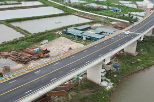 Cây cầu gần 700 tỷ nối đôi bờ tỉnh Ninh Bình đã hoàn thiện, tạo trục giao thông ven biển quan trọng