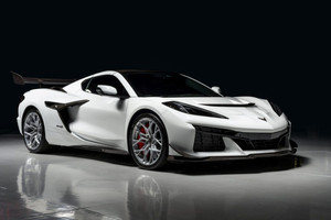 Siêu xe hơn 1.000 mã lực khiến chủ nhân ‘bỏ chạy’, mới lăn bánh 64 km đã rao bán