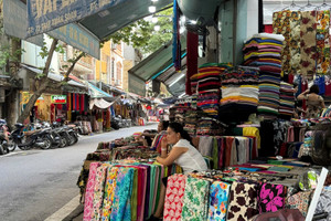 Bán vài món đã vượt ngưỡng thuế, tiểu thương ‘kêu trời’ vì mốc doanh thu 200 triệu đồng/năm