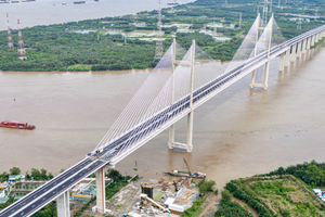 Sắp hoàn thành cây cầu dây văng có tĩnh không cao nhất Việt Nam