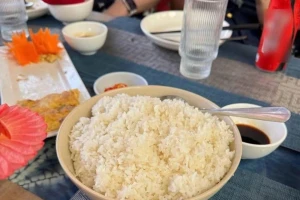 Khách Philippines ngạc nhiên khi bát cơm trắng ở Sa Pa chỉ 30.000 đồng, đủ cho 5 người ăn