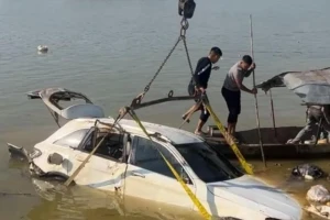 Tìm thấy chiếc xe Mercedes bị lũ cuốn trôi ở Thái Nguyên