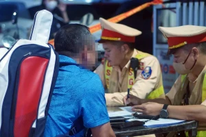 Phát hiện hơn 2.000 tài xế vi phạm nồng độ cồn trong 1 buổi tối