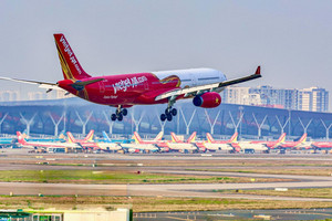 Vietjet (VJC) vừa được vinh danh là doanh nghiệp xuất sắc nhất ngành du lịch Đông Nam Á