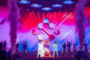 Chủ tịch ngân hàng trẻ nhất Việt Nam hoá 'bạch mã hoàng tử' bên Bùi Công Nam