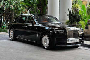Đập 60 tỷ tậu Rolls-Royce Phantom VIII với biển số 'thiên thần' độc lạ, đại gia Sài Gòn còn gây chú ý khi lộ dàn siêu xe gây 'ngộp thở'