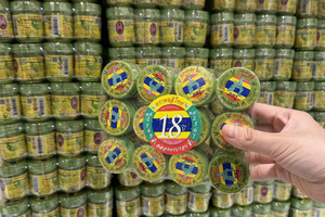 Dầu hít thảo dược Thái Lan ‘gây sốt’ ở Việt Nam nhiễm khuẩn vượt mức cho phép, khuyến cáo người dân kiểm tra lô sản xuất trước khi sử dụng