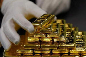 Giá vàng hôm nay 28/10: Nhà đầu tư tháo chạy, giới phân tích cảnh báo chu kỳ điều chỉnh sâu