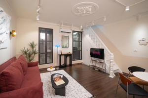 Căn tập thể cũ trong ngõ Phan Đình Phùng ‘lột xác’ thành homestay rực rỡ giữa lòng Hà Nội