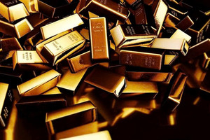 Cả thế giới đổ xô gom vàng, một quốc gia Đông Nam Á đi ngược dòng, tuyên bố đã đến lúc bán ra