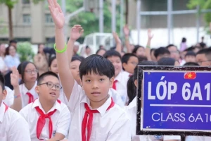 Trường học sẽ dạy tiếng Anh bắt buộc từ lớp 1