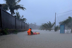 Mưa lũ lớn tại miền Trung làm 3 người chết, 5 người mất tích, hỗ trợ khẩn cấp cho Huế 150 tỷ