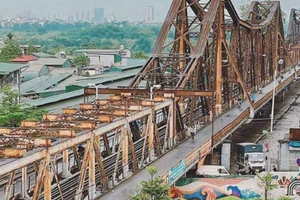 Cây cầu thép có tuổi đời lớn nhất Việt Nam chính thức được sửa chữa